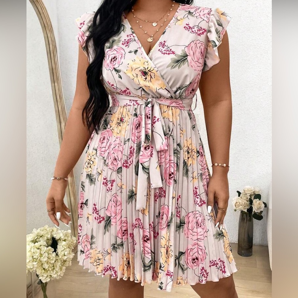New 💕 Frenchy Women'S Plus Size Floral Print
Knot Design Ruffle Hem Dress - Picture 2 of 3